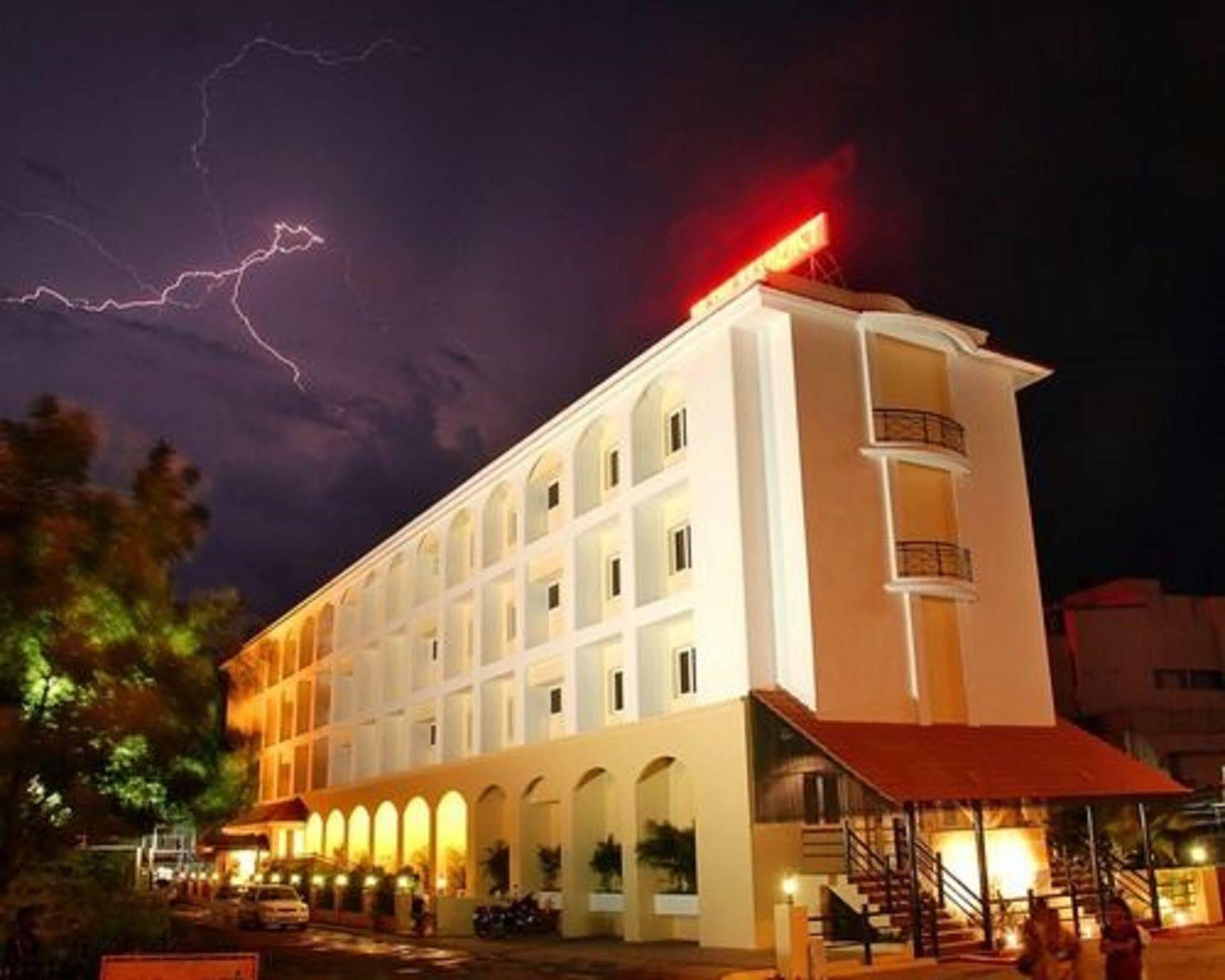 Hotel The Residency Karur Extérieur photo