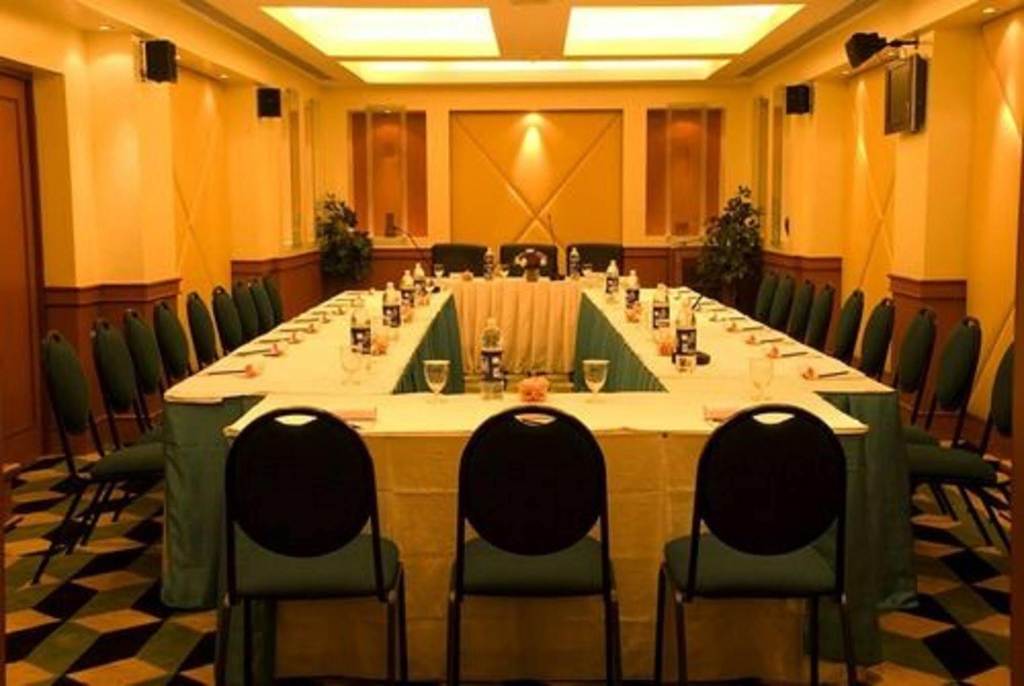 Hotel The Residency Karur Extérieur photo